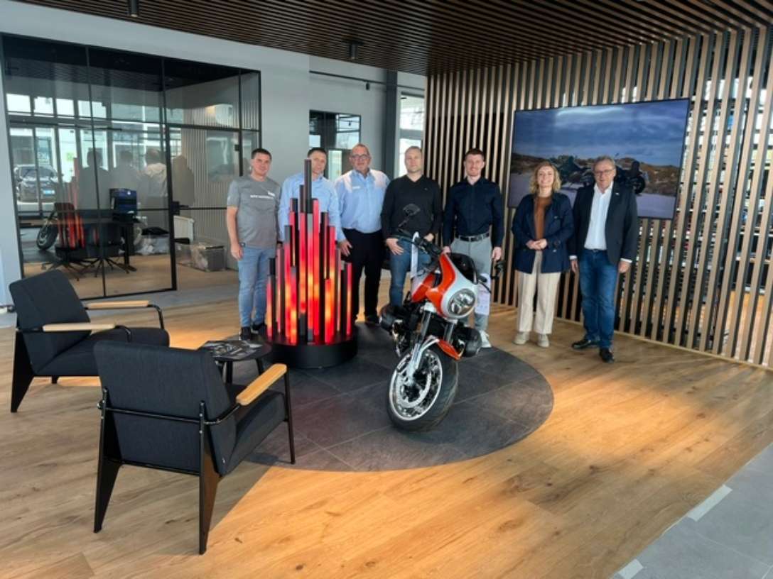 Europachefin von BMW Motorrad besichtigt neuen Denzel Standort in Wiener Neustadt